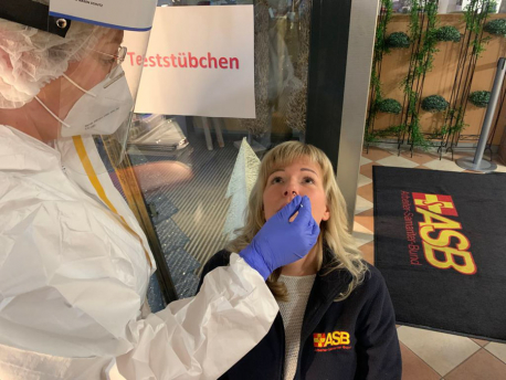 Vier Mobile PCR-Testgeräte angeschafft